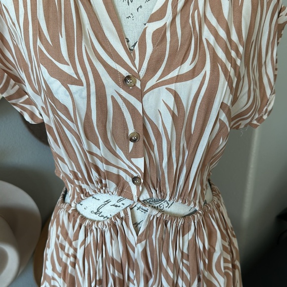 Zebra Dress - Picture 2 of 8